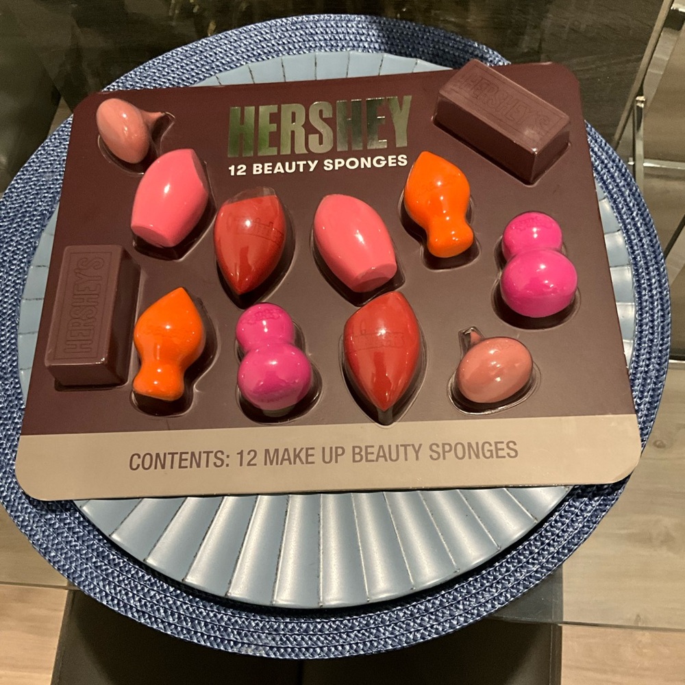 NIP Hershey 12 Piece Beauty Sponges